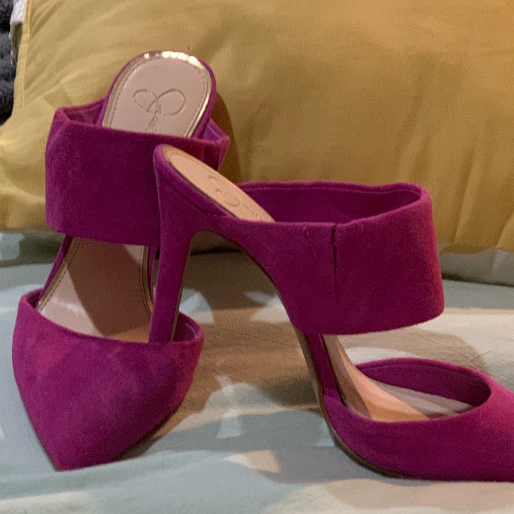 Jessica Simpson fuschia heeled slides